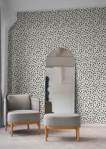 Ninon Black and White d1 